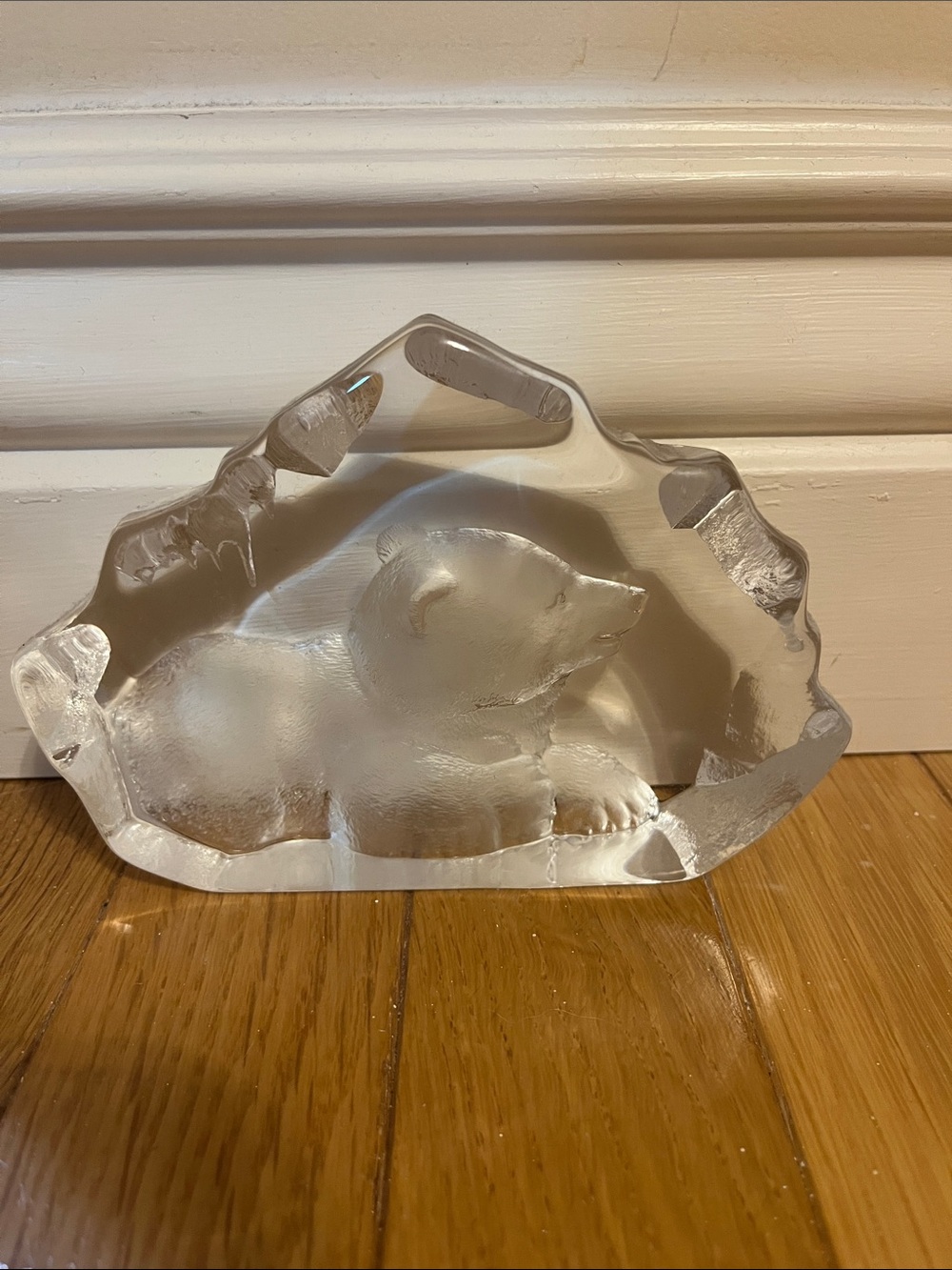 Mats Jonasson Swedish crystal polar bear paperweight